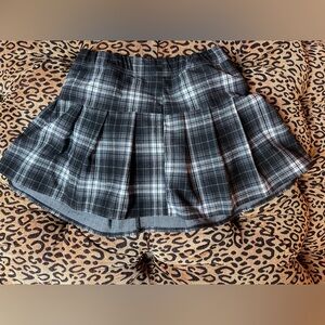 Abercrombie Kids Black and Gray Plaid Skort
